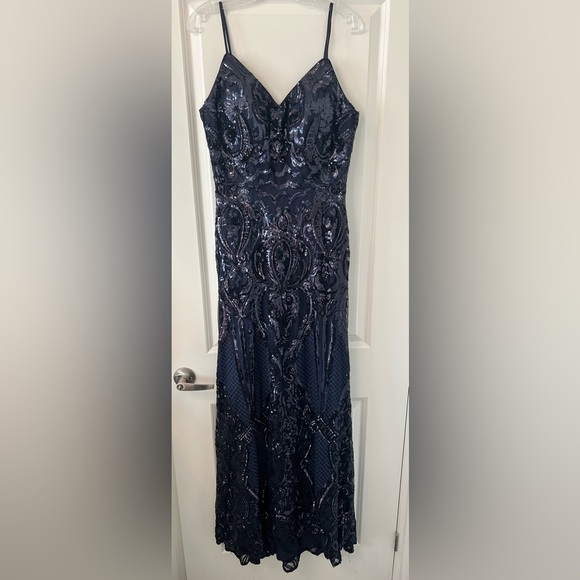 Sophisticated Dark Blue Maxi Dress - Picture 4 of 4